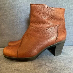 Woman’s Clark’s Brown Leather Block Heeled Ankle Square Toe Y2K Boots Size 6